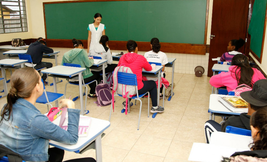 As mulheres geram, cuidam e ensinam. E a educação é isso, afinal de contas: gerar um mundo melhor. Ensinar para um mundo melhor.