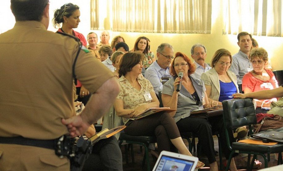 Patrulha Escolar realiza reunião técnica em Pinhais