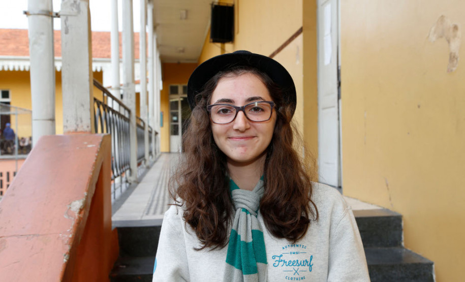 A preocupação da aluna Gabrielle Segala Soares, 16 anos, do 2° ano, é concluir o ensino médio com todos os conteúdos previstos na grade curricular e ter uma boa preparação para as provas do Exame Nacional do Ensino Médio (Enem) e vestibulares. “A minha expectativa é que seja um ano tranquilo, sem outras paralisações e que os lados envolvidos na greve pensem nos alunos para que possamos estudar com tranquilidade”, disse.