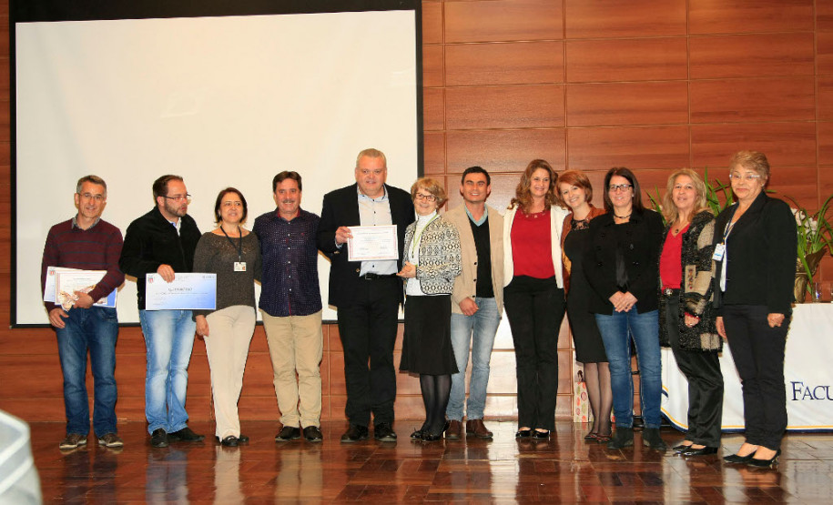 Inscrições para Prêmio Gestão CAF estão abertas até 31/03 As inscrições para a 1ª etapa do Prêmio de Gestão Escolar da Secretaria de Estado da Educação estão abertas até o próximo dia 31. A premiação, criada pela Coordenadoria de Apoio Financeiro à Rede Escolar (CAF), tem como objetivo reconhecer e valorizar as ações e projetos de gestão que estão sendo praticados nas escolas da rede pública estadual.