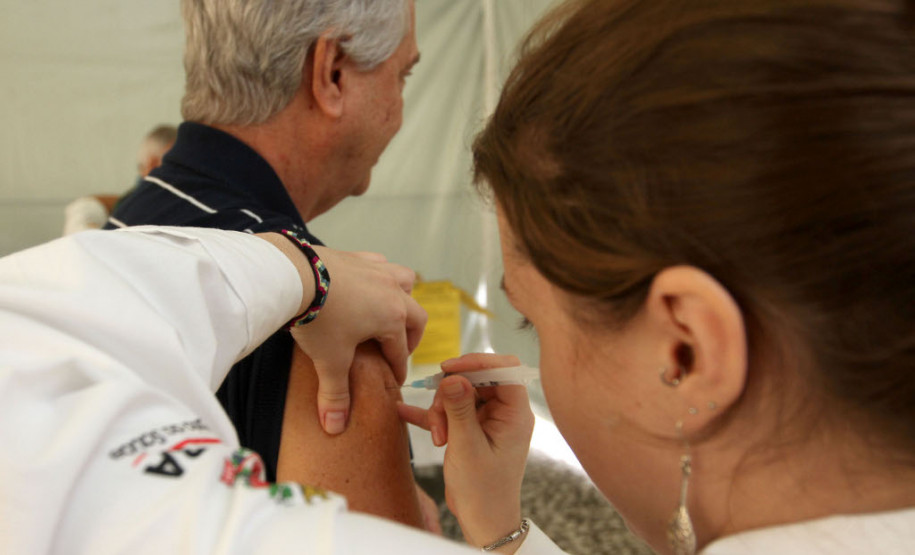 Para 2017, o Ministério da Saúde também incluiu para a vacinação os professores do ensino regular e superior de escolas públicas e privadas