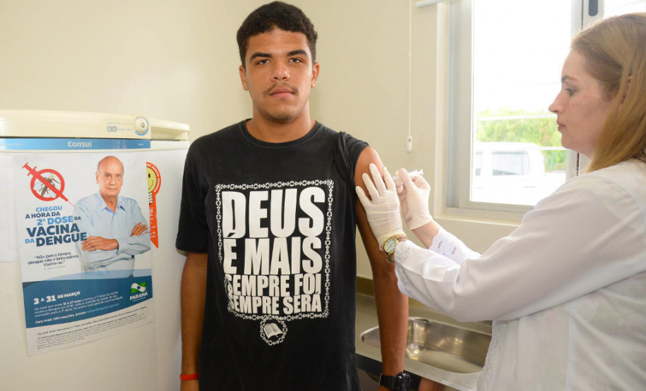 A segunda fase da campanha de vacinação contra a dengue no Paraná termina na sexta-feira (31). Até a manhã do dia 24 foram aplicadas 148 mil vacinas, sendo 98 mil referentes à segunda dose e 50 mil para pessoas que não foram imunizadas na primeira etapa da campanha, em agosto de 2016.
