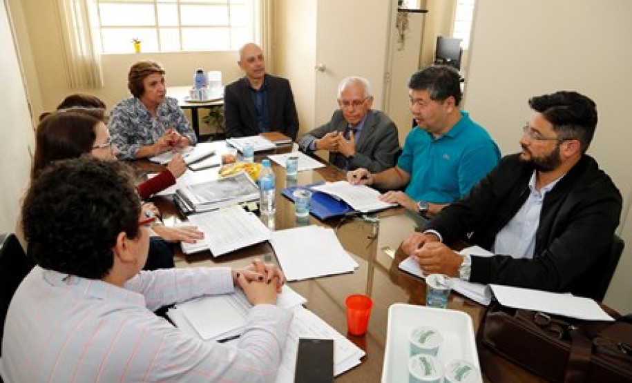 Os processos de monitoramento e de avaliação do Plano Estadual de Educação foram tema de encontro de representantes da Secretaria de Estado da Educação (SEED), Secretaria de Estado da Ciência, Tecnologia e Ensino Superior (SETI), Conselho Estadual de Educação (CEE) e da União dos Dirigentes Municipais de Educação (Undime/PR). A reunião, que aconteceu na última quinta-feira (23), em Curitiba, é a primeira de uma série que será realizada para aperfeiçoar esses modelos.