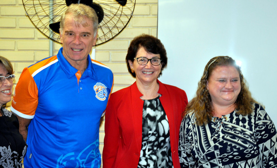 Alunos dos municípios de Telêmaco Borba e Ortigueira ganharam nesta segunda-feira (27) novos núcleos de voleibol, através das Secretarias de Estado da Educação e do Esporte e do Turismo