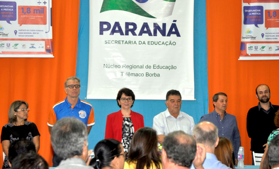 Alunos dos municípios de Telêmaco Borba e Ortigueira ganharam nesta segunda-feira (27) novos núcleos de voleibol, através das Secretarias de Estado da Educação e do Esporte e do Turismo