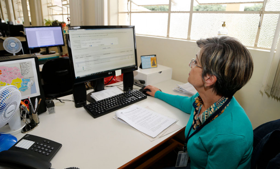 A coordenadora de documentação escolar da Secretaria da Educação, Joana Miranda Petry, explica que o sistema possibilita a análise de informações sobre desempenho de aprendizagem e evasão escolar da rede estadual. “Com essas informações podemos planejar e executar ações preventivas ao longo do ano letivo, além disso, o sistema facilita o processo de registro de frequência, conteúdos e avaliações”, disse Joana.