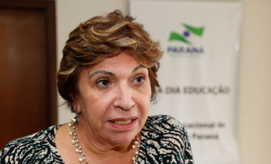 “Esse diálogo permite ouvir e conhecer as demandas dos profissionais que vivenciam diretamente o cotidiano das 2,1 mil escolas estaduais e também serve para aproximar as ações da secretaria e núcleos”, disse a superintendente da Educação, Inês Carnieletto.