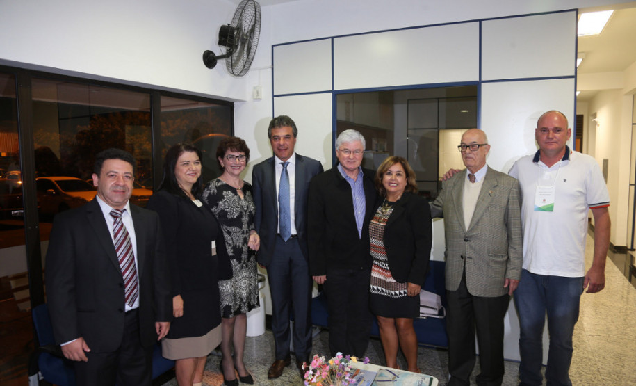 O governador Beto Richa participou nesta segunda-feira (3), em Curitiba, da aula inaugural do curso de formação continuada do Programa Gestão em Foco, voltado a diretores de escolas estaduais do Estado. Durante o evento, Richa destacou os avanços da educação do Paraná nos últimos anos.