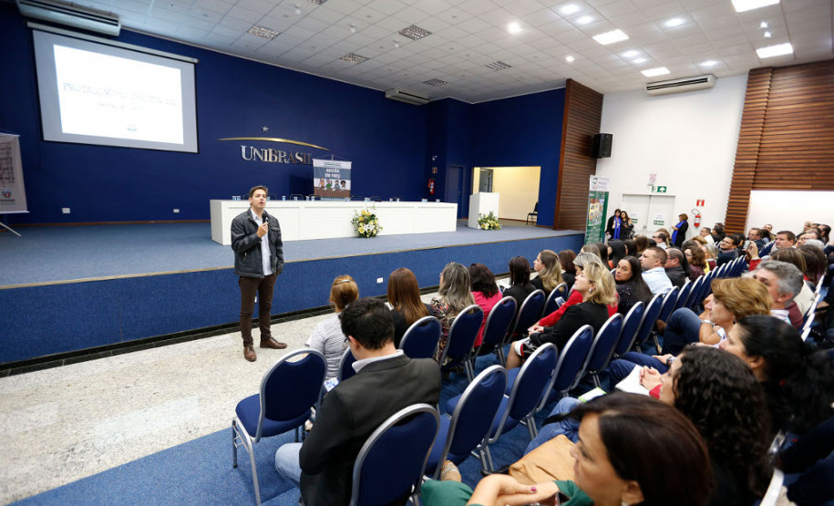 Fortalecer a gestão democrática nas escolas estaduais e promover o avanço no plano de carreira dos profissionais da educação são os objetivos do curso Gestão em Foco, de formação continuada, ofertado aos diretores das unidades da rede estadual de ensino