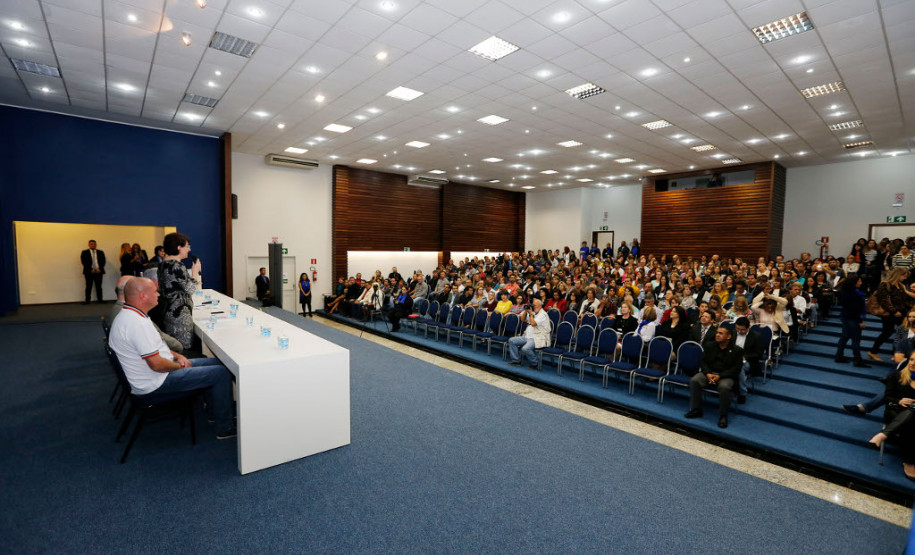 Fortalecer a gestão democrática nas escolas estaduais e promover o avanço no plano de carreira dos profissionais da educação são os objetivos do curso Gestão em Foco, de formação continuada, ofertado aos diretores das unidades da rede estadual de ensino
