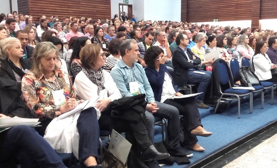 Nesta quarta-feira (05) foi iniciado o curso de gestão para a segunda turma de diretores de escolas estaduais, reunindo os Núcleos de Apucarana, Cianorte, Ivaiporã, Londrina e Maringá. Iniciada no último dia 3, a formação será encerrada dia 28 deste mês.