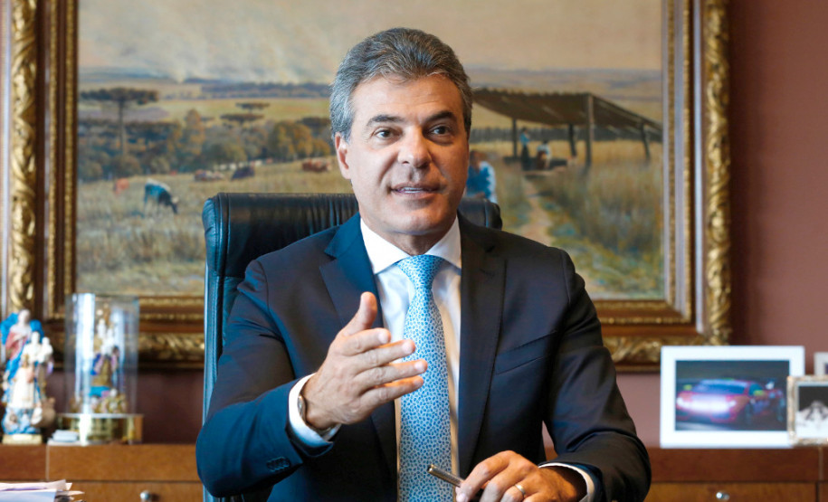 O governador Beto Richa anunciou nesta quarta-feira (12/04) o pagamento de residuais de promoções e progressões para servidores que adquiram o direito ao benefício antes de dezembro de 2016