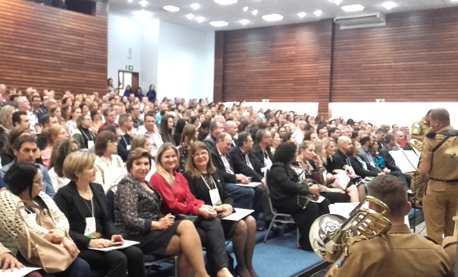 O quarto grupo de diretores de escolas estaduais iniciou o curso de gestão na noite desta segunda-feira (17), em Curitiba. São gestores dos Núcleos Regionais de Educação (NREs) de Assis Chateaubriand, Cascavel, Foz do Iguaçu, Goioerê, Paranaguá e Toledo.