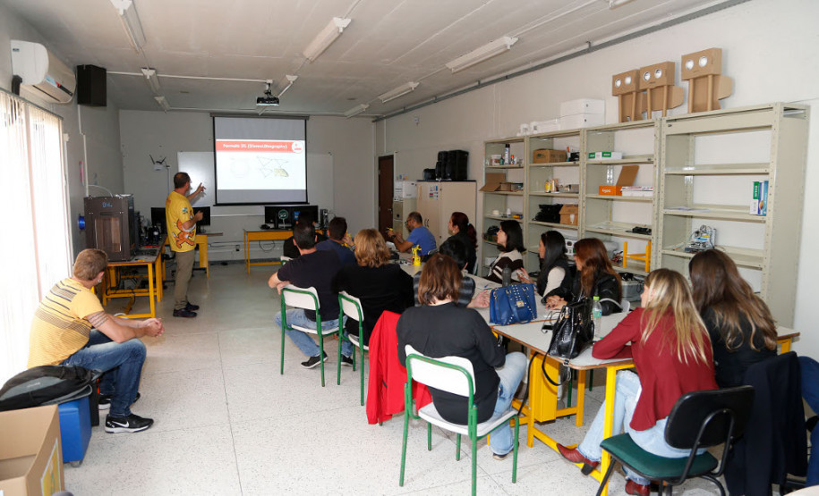 Assessores de tecnologia pedagógica dos 32 Núcleos Regionais de Educação participam nesta terça (18) e quarta-feira (19) de cursos de formação continuada estratégica voltada ao planejamento de tecnologias educacionais na rede pública estadual ao longo de 2017.