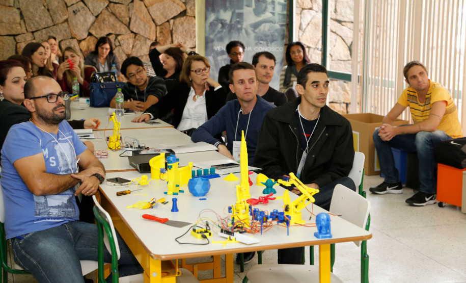 Assessores de tecnologia pedagógica dos 32 Núcleos Regionais de Educação participam nesta terça (18) e quarta-feira (19) de cursos de formação continuada estratégica voltada ao planejamento de tecnologias educacionais na rede pública estadual ao longo de 2017.