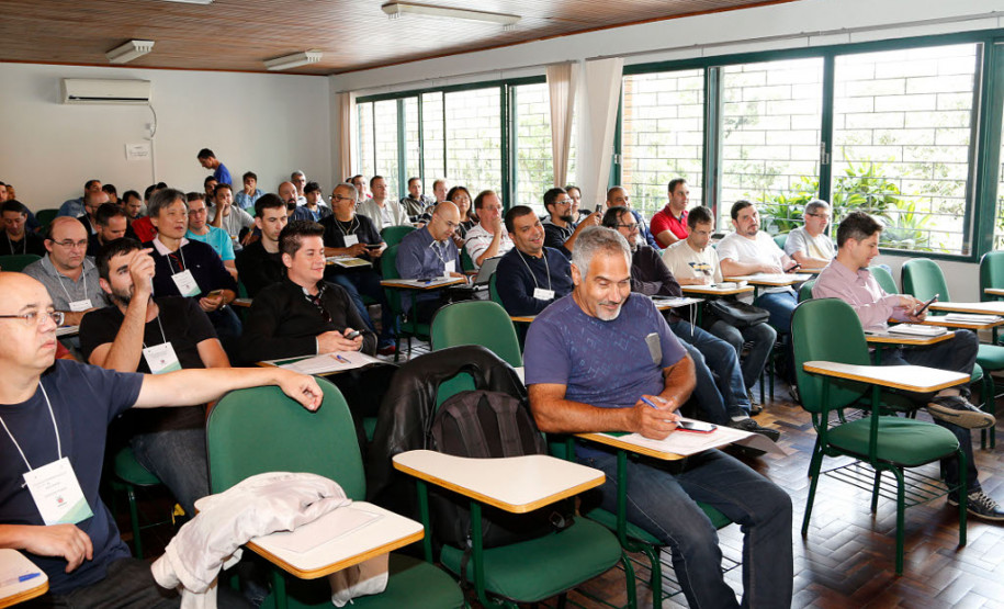 Assessores de tecnologia pedagógica dos 32 Núcleos Regionais de Educação participam nesta terça (18) e quarta-feira (19) de cursos de formação continuada estratégica voltada ao planejamento de tecnologias educacionais na rede pública estadual ao longo de 2017.