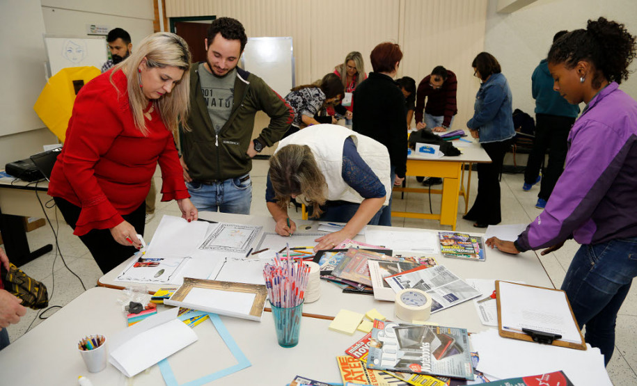 Assessores de tecnologia pedagógica dos 32 Núcleos Regionais de Educação participam nesta terça (18) e quarta-feira (19) de cursos de formação continuada estratégica voltada ao planejamento de tecnologias educacionais na rede pública estadual ao longo de 2017.