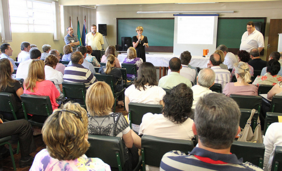 Secretaria prepara contrato de gestão para 2012