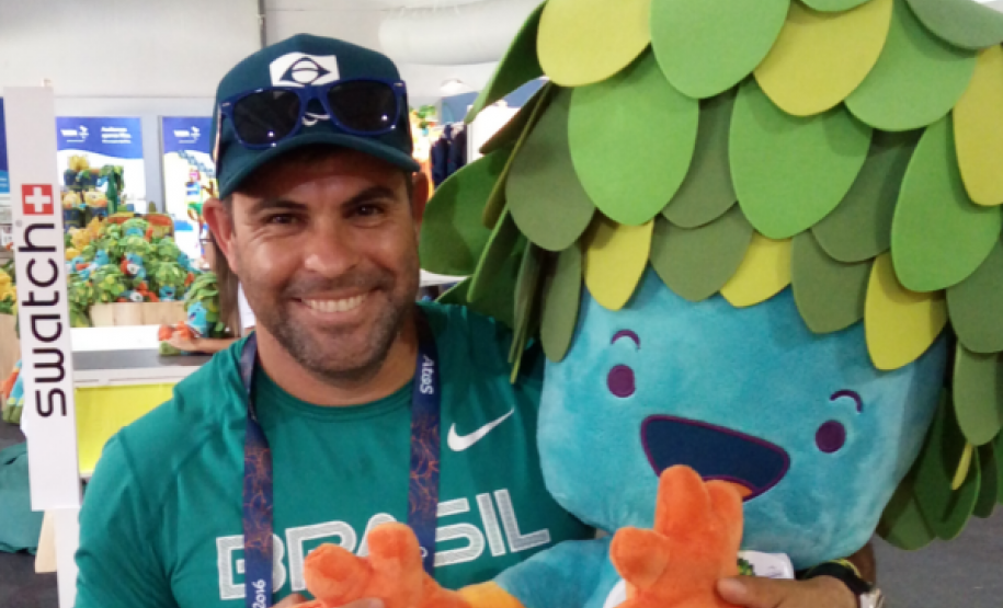 O agente educacional Edevaldo Pereira da Silva, da Escola Estadual do Campo José Ferreira Diniz, de Cruzmaltina (região Norte Central) é o destaque da iniciativa História de Vida, da Secretaria da Administração e da Previdência. A ideia é retratar as realizações de servidores ativos e aposentados também fora do serviço público.