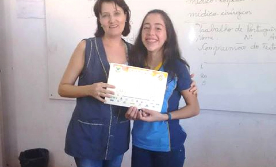 Para produzir a redação, a estudante fez pesquisas em livros de geografia, sites especializados e em estudos produzidos pelas Nações Unidas