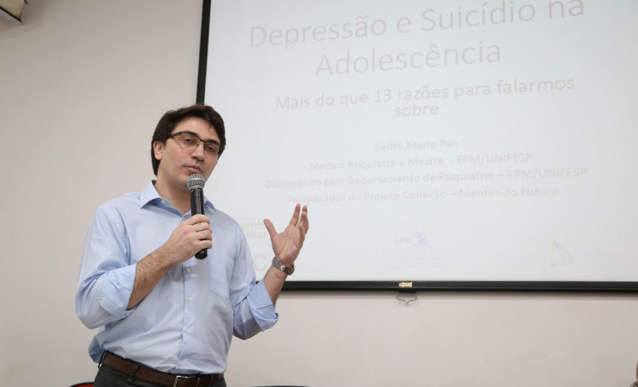 A saúde mental de jovens e adultos foi discutida nesta quarta-feira (03), em Curitiba, durante mais uma edição do Conversando sobre Saúde Mental
