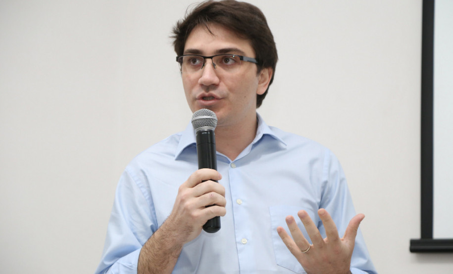 A saúde mental de jovens e adultos foi discutida nesta quarta-feira (03), em Curitiba, durante mais uma edição do Conversando sobre Saúde Mental