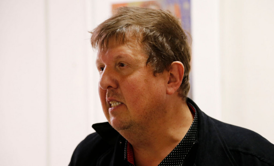 O coordenador do Museu da Escola Paranaense, Claudio Ogliari, destacou a importância da preservação do patrimônio histórico e cultural das escolas do Estado. “Temos na rede estadual escolas centenárias que têm suas histórias caindo no esquecimento e não podemos perder essa memória. As pessoas se encontram e perguntam sobre a unidade porque não reconhecem mais aquele espaço”, disse.