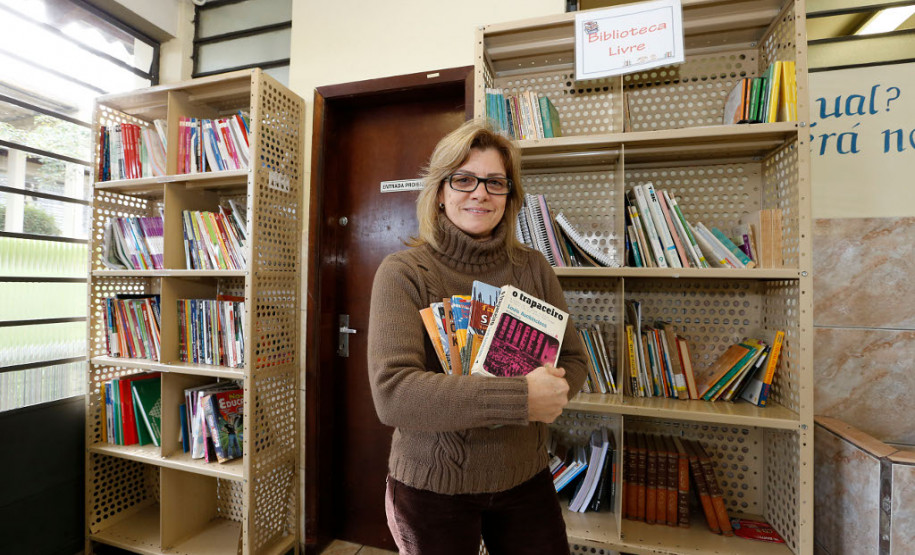 Outra ação desenvolvida pela escola para incentivar o hábito foi a Biblioteca Livre