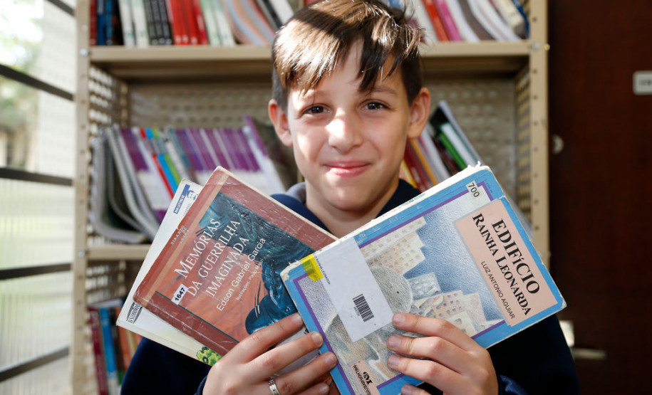 O estudante Djalma Nunes da Silva Junior, 12 anos, também do 7° ano, lembrou que a iniciativa ajudou os colegas a desenvolverem o gosto pela leitura, por se tratar de uma metodologia diferente. “O professor trouxe um jeito novo de incentivar a leitura, que nos motiva a querer ler. Acho importante porque algumas pessoas não gostam de ler e a leitura ajuda no aprendizado e a conhecer mais”, disse Djalma.