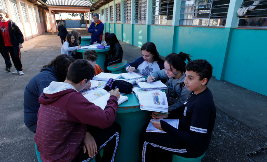 O Colégio Euzébio da Motta, no bairro Boqueirão, em Curitiba, realizou na manhã desta quinta-feira (25), atividades em comemoração aos 70 anos de história da Secretaria de Estado da Educação (SEED).