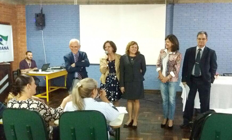 Os técnicos também assistiram a palestras com o Corpo de Bombeiros sobre o certificado de vistoria emitido pela corporação e brigada escolar. “Essa formação é importante para atualizar as novidades das legislações e treinamento do processo regulatório online”, disse a chefe do Departamento de Legislação Escolar (DLE), Maria Goreti Arantes Soares.