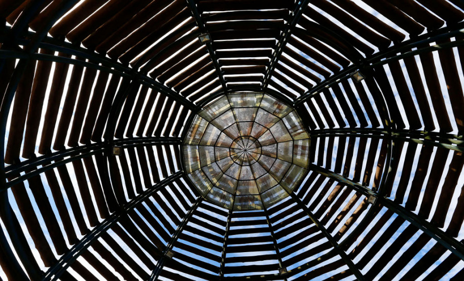 O Parque da Ciência Newton Freire Maia, localizado no município de Pinhais (Região Metropolitana de Curitiba) abre nesta terça-feira (30) a segunda temporada do Programa de observação do céu “Noites no Parque”. Usando telescópios, a população pode contemplar a lua, os planetas Júpiter e Saturno e, com orientações de mediadores e uso de lasers, aprende a identificar as principais constelações e fenômenos celestes.