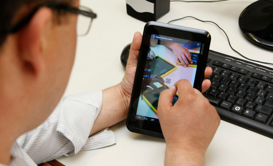 O projeto Seed Lab, desenvolvido pela Diretoria de Políticas e Tecnologias Educacionais (DPTE) da Secretaria da Educação, vai implantar metodologias de aprendizado criativo para incentivar o uso de novas tecnologias educacionais no ambiente escolar. O Seed Lab será assessorado por pesquisadores do Instituto de Tecnologia da Universidade de Massachusetts (MIT, na sigla em inglês), dos Estados Unidos.