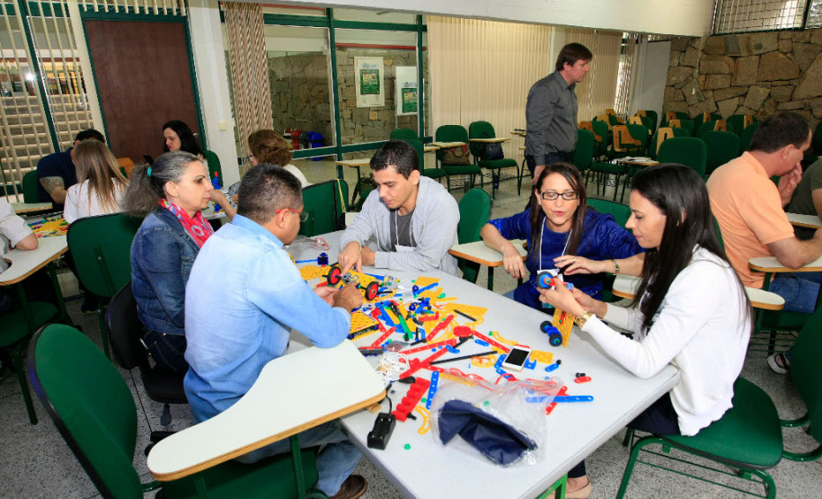 O projeto Seed Lab, desenvolvido pela Diretoria de Políticas e Tecnologias Educacionais (DPTE) da Secretaria da Educação, vai implantar metodologias de aprendizado criativo para incentivar o uso de novas tecnologias educacionais no ambiente escolar. O Seed Lab será assessorado por pesquisadores do Instituto de Tecnologia da Universidade de Massachusetts (MIT, na sigla em inglês), dos Estados Unidos.