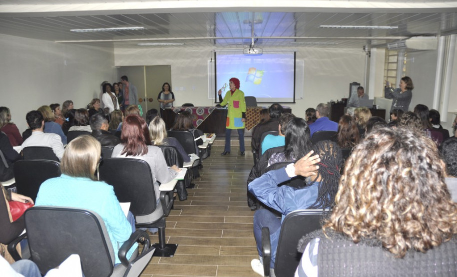 Nesses dois dias serão abordados temas como educação escolar indígena, cigana, quilombola, educação das relações étnico-raciais, relações de gênero e diversidade sexual e educação do campo.