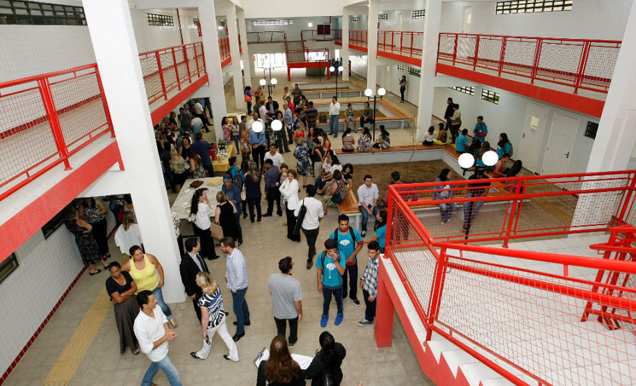 Abertas inscrições para cursos técnicos em 184 cidades As inscrições para os cursos técnicos em nível médio ofertados pela Secretaria de Estado da Educação iniciam nessa quinta-feira (1º) e seguem até 16 de junho. O período de pré-classificação acontece entre dias 19 e 22 do mesmo mês e as aulas iniciam em 26 de julho. Os cadastros devem ser feitos nas próprias escolas que ofertam os cursos. Nos Centros Estaduais de Educação Profissional e nos colégios agrícolas e no florestal as inscrições podem ser feitas pela internet.