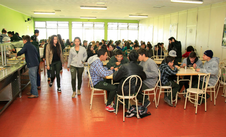 Abertas inscrições para cursos técnicos em 184 cidades As inscrições para os cursos técnicos em nível médio ofertados pela Secretaria de Estado da Educação iniciam nessa quinta-feira (1º) e seguem até 16 de junho. O período de pré-classificação acontece entre dias 19 e 22 do mesmo mês e as aulas iniciam em 26 de julho. Os cadastros devem ser feitos nas próprias escolas que ofertam os cursos. Nos Centros Estaduais de Educação Profissional e nos colégios agrícolas e no florestal as inscrições podem ser feitas pela internet.