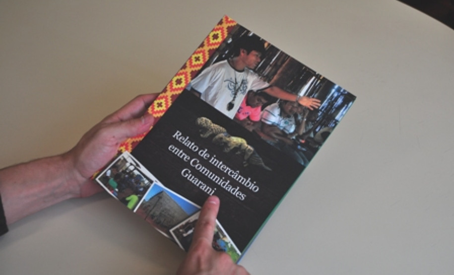 Obra registra experiência no Mato Grosso do Sul de professores guarani durante o curso de formação de docentes Kuaa Mbo’e.