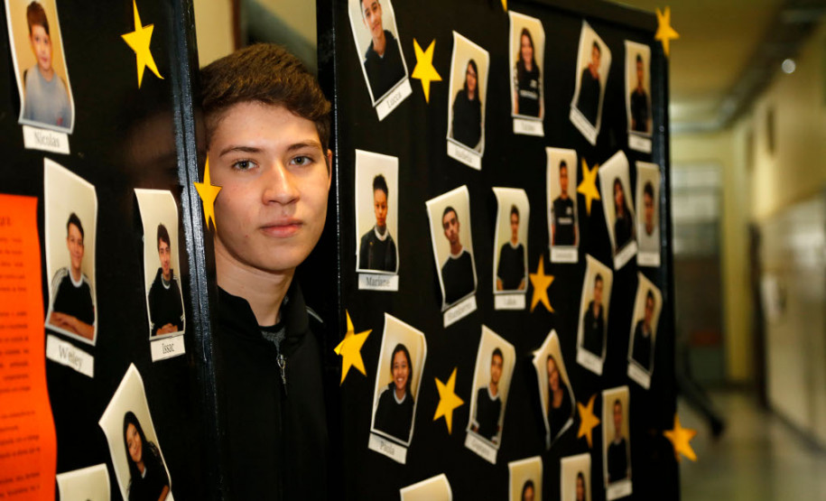 O exemplo dos estudantes em destaque também reflete nos colegas que ainda não foram contemplados pelo projeto. “É um incentivo porque os alunos que não estão no mural vão se esforçar mais porque sabem que serão reconhecidos e que alguém está percebendo sua dedicação. Fico orgulhoso em ser exemplo para alguém”, disse o estudante Kauê Antonievcz Diogo, de 15 anos, do 2° ano do ensino médio.