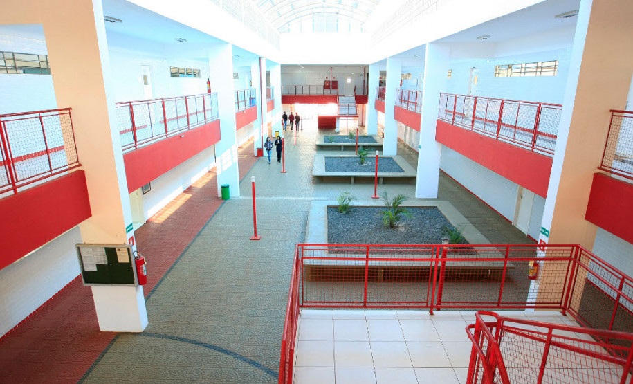 O Centro Estadual de Educação Profissional (CEEP) Professor Miguel Carlos Parolo, em Pitanga, na região central do Estado, está com inscrições abertas para cursos técnicos de nível médio em administração, agropecuária e enfermagem. São 120 vagas para quem já concluiu o ensino médio.