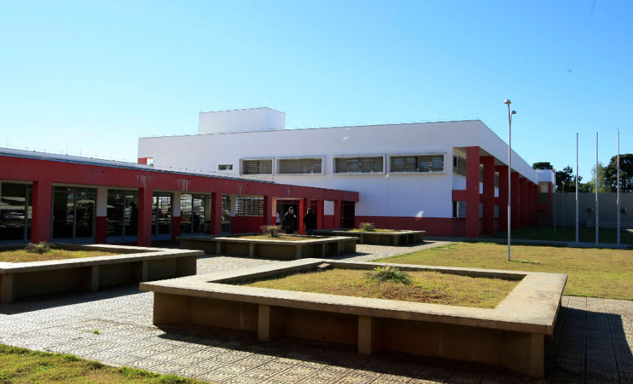 O Centro Estadual de Educação Profissional (CEEP) Professor Miguel Carlos Parolo, em Pitanga, na região central do Estado, está com inscrições abertas para cursos técnicos de nível médio em administração, agropecuária e enfermagem. São 120 vagas para quem já concluiu o ensino médio.