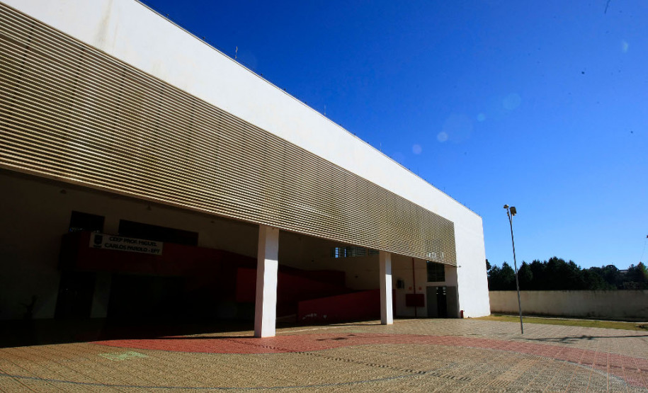 O Centro Estadual de Educação Profissional (CEEP) Professor Miguel Carlos Parolo, em Pitanga, na região central do Estado, está com inscrições abertas para cursos técnicos de nível médio em administração, agropecuária e enfermagem. São 120 vagas para quem já concluiu o ensino médio.