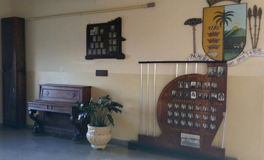 O Colégio Estadual Dom Alberto Gonçalves, em Palmeira (na região dos Campos Gerais), está concluindo as pesquisas do novo centro de memória de preservação do patrimônio histórico material e imaterial da instituição. A ação faz parte das celebrações dos 70 anos da Secretaria de Estado da Educação e tem como objetivo ampliar o resgate histórico e a preservação do patrimônio histórico e cultural das escolas paranaenses.