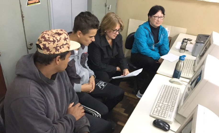 De acordo com a diretora-auxiliar do Colégio Estadual Antonio Tupy Pinheiro, em Guarapuava (na região central do Estado), Jocimarci Jacomel Kasnocha, as novidades motivaram professores e alunos. “A recepção ao projeto foi muito boa, os professores acreditam na necessidade de informatizar, de trabalhar com a tecnologia, uma vez que os alunos já estão à frente e esses recursos podem facilitar o trabalho e a aprendizagem”, disse.