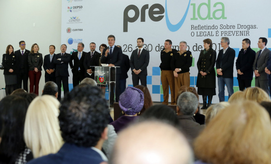 O governador Beto Richa abriu nesta segunda-feira (26) no Palácio Iguaçu, em Curitiba, a Semana Estadual de Prevenção ao Uso Indevido de Drogas Lícitas e Ilícitas (Previda)