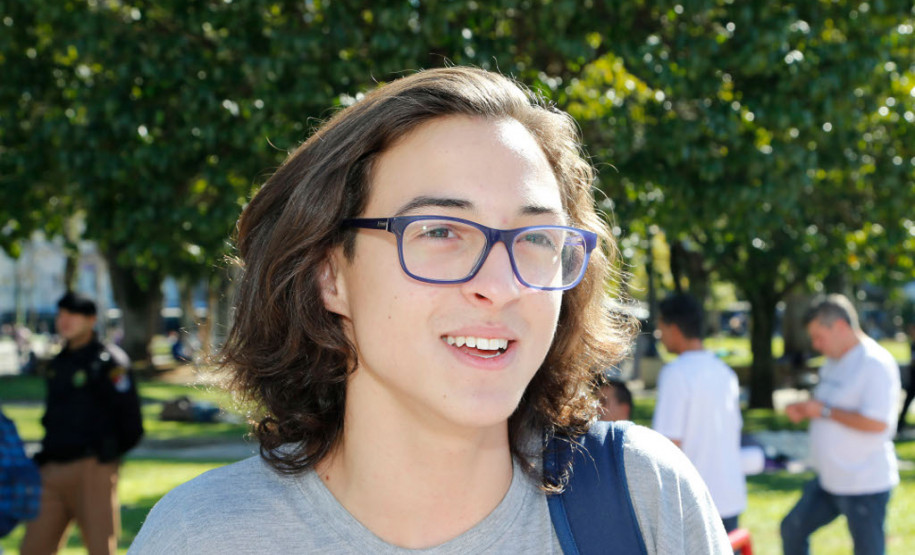 Seu colega, o estudante Yan Soares da Silva, de 15 anos, destacou a importância da troca de informação para que os jovens conheçam as consequências do uso de drogas. “O jovem precisa saber como é o mundo das drogas, como é a vida de quem é dependente químico e os problemas que a drogadição irá trazer para sua vida, da sua família e também para a comunidade”, lembrou o estudante.