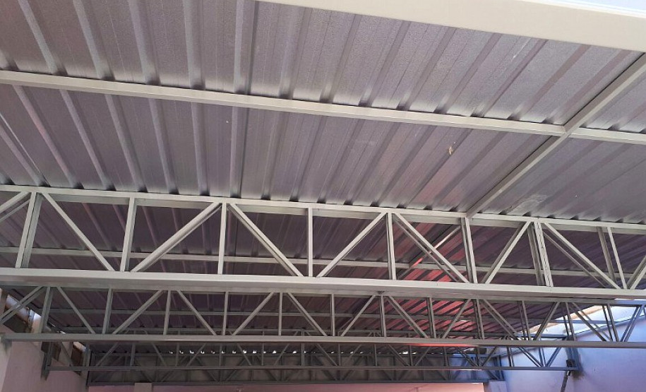 No Norte do Estado, 25 escolas administradas pelo Núcleo Regional de Educação de Cornélio Procópio serão reformadas. O investimento é de R$ 2,5 milhões. O Colégio Estadual Adelaide Glauber Ross, em Nova Fátima, é uma das unidades que recebe melhorias.

As reformas acontecem nas salas de aula (troca das janelas e portas), banheiros e refeitório, além do telhado e do forro de um dos quatro blocos.