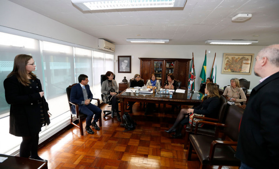 A proposta é melhorar os resultados do ensino por meio da gestão das escolas e do aprendizado em sala de aula e, em consequência, elevar o desempenho no Ideb (Índice de Desenvolvimento da Educação Básica)