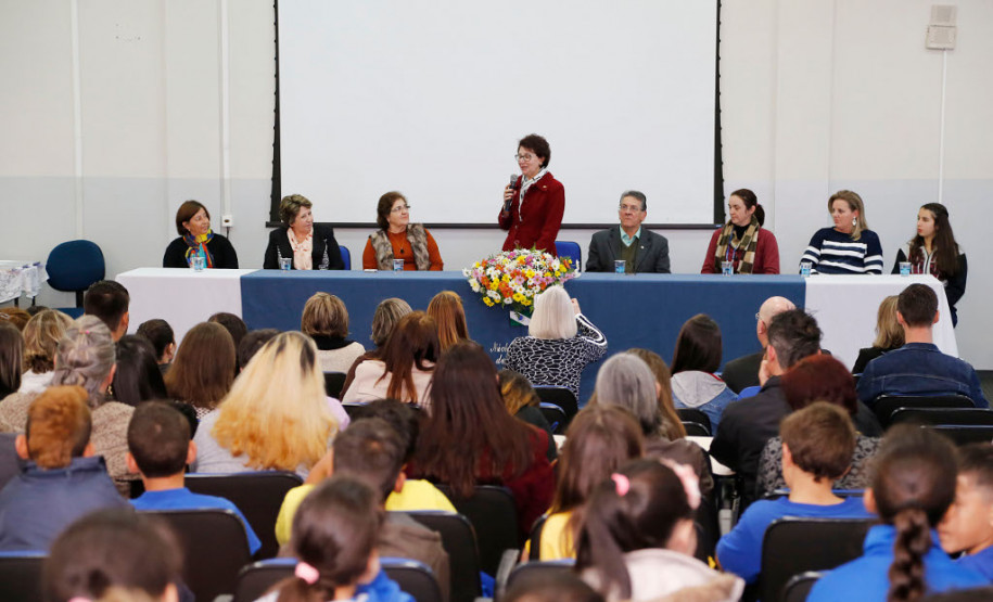 “O prêmio é o resultado final, é o reconhecimento. Sempre destaco o excelente trabalho que vem sendo feito por nossas unidades ao longo do tempo para chegar a receber esta premiação. Tudo que fazemos é pelo nosso estudante”, disse a secretária de Estado da Educação, Ana Seres.