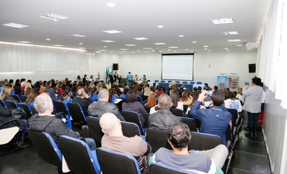 O Prêmio de Gestão Escolar foi criado em 2015 para promover e fortalecer a participação da comunidade no cotidiano pedagógico e financeiro das escolas paranaenses